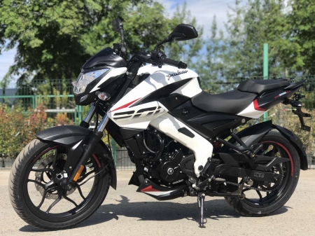 Мотоцикл Bajaj Pulsar NS 200