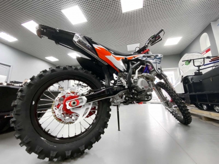 Мотоцикл BSE Z8 300e 21/18